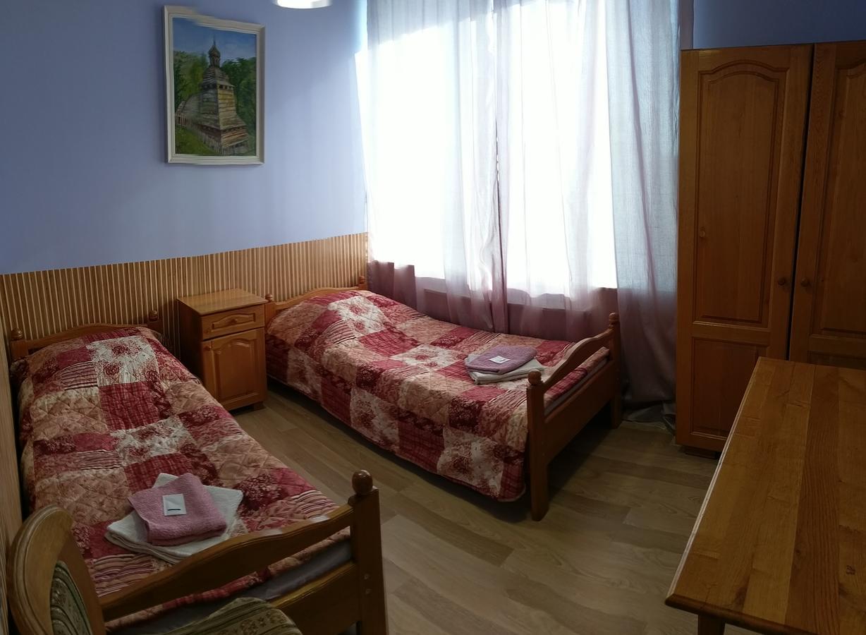 Guest House Uzhgorod Esterno foto