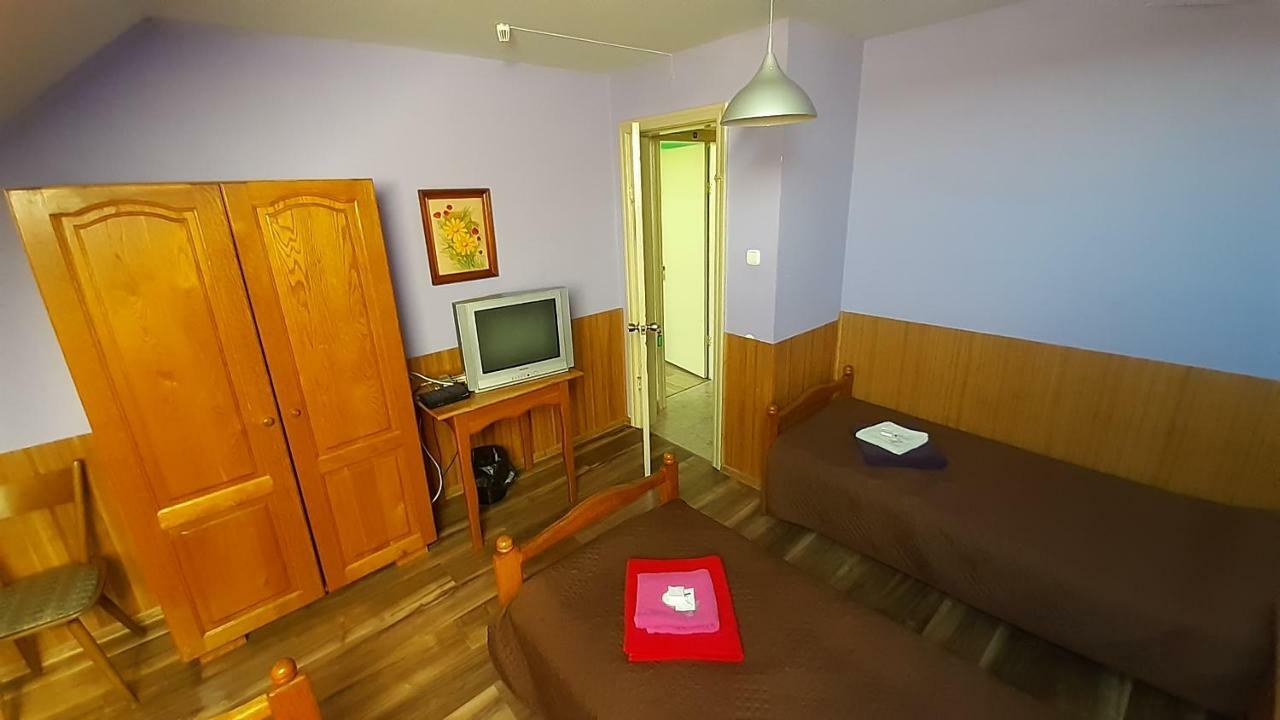 Guest House Uzhgorod Esterno foto