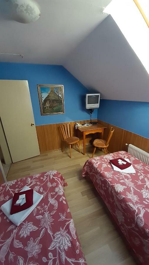 Guest House Uzhgorod Esterno foto